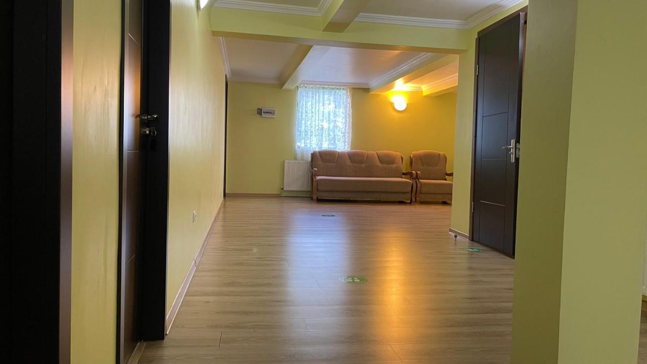 Mestiatour Guest House Bagian luar foto