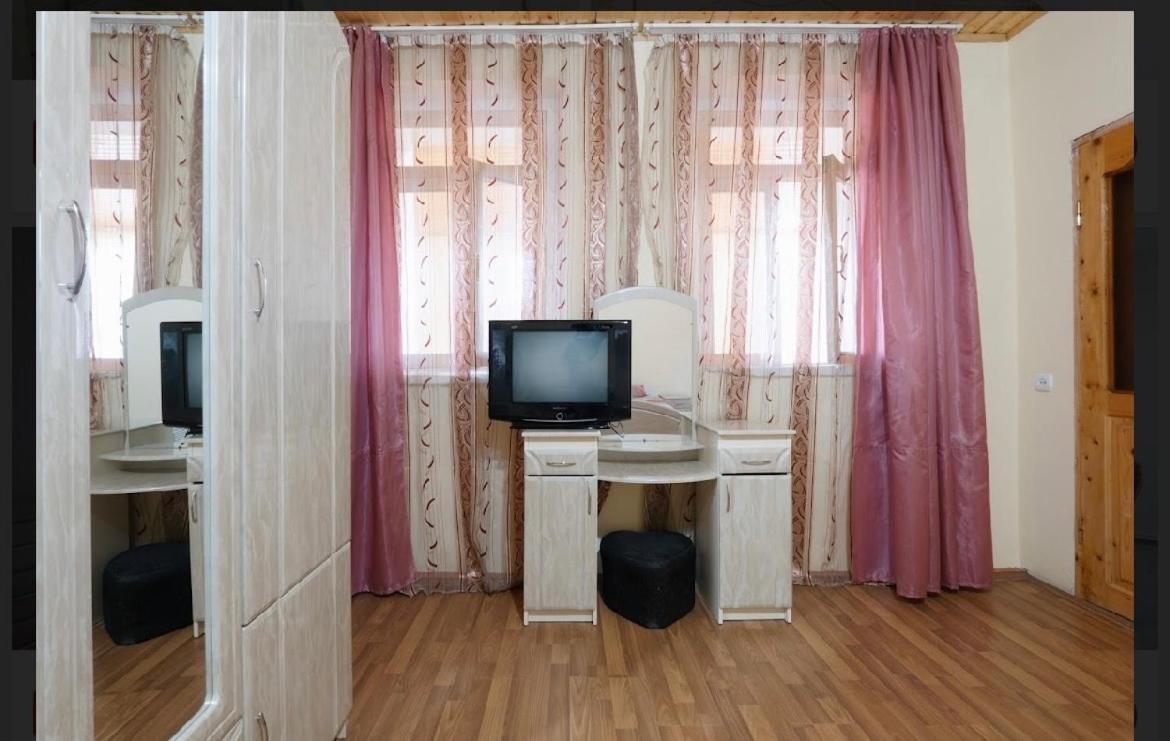 Mestiatour Guest House Bagian luar foto