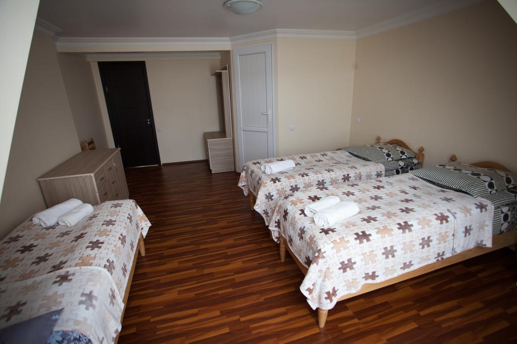 Mestiatour Guest House Bagian luar foto
