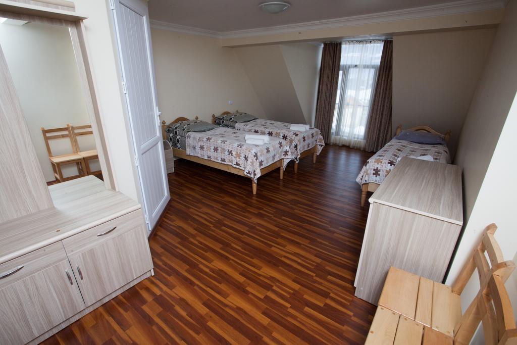 Mestiatour Guest House Bagian luar foto