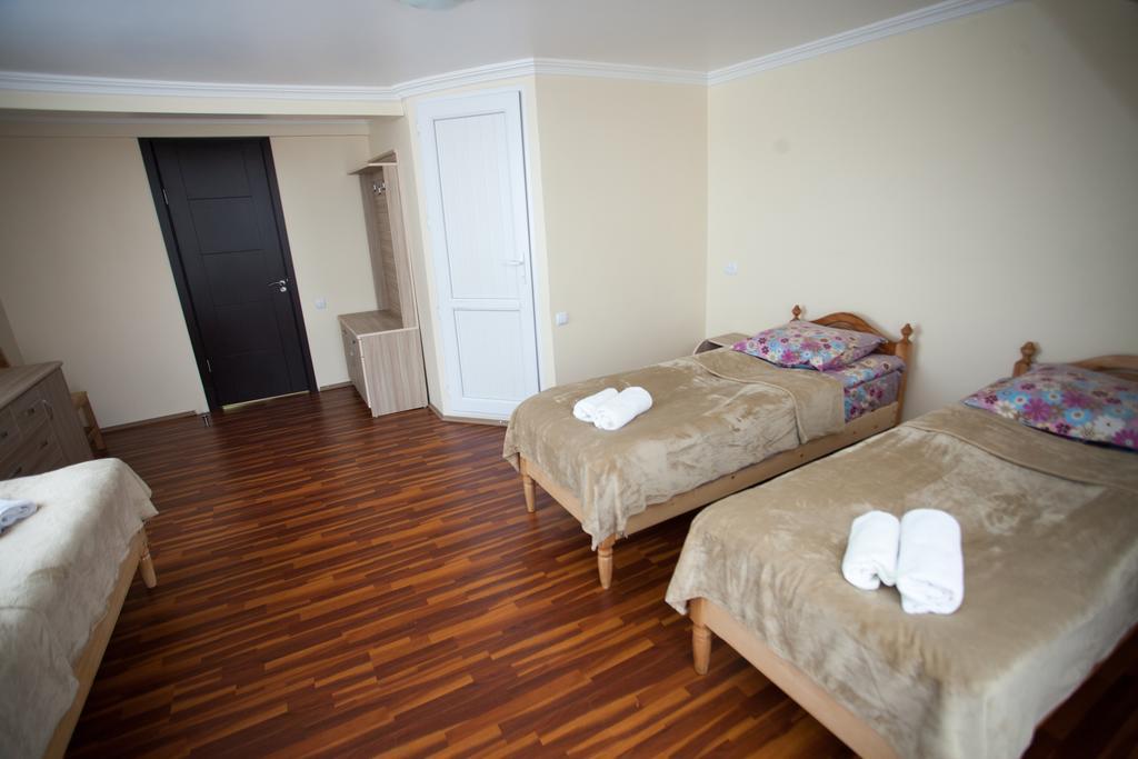 Mestiatour Guest House Bagian luar foto