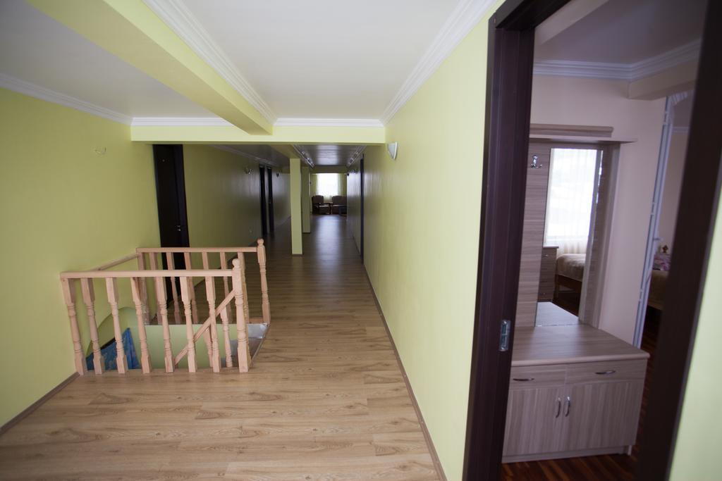 Mestiatour Guest House Bagian luar foto