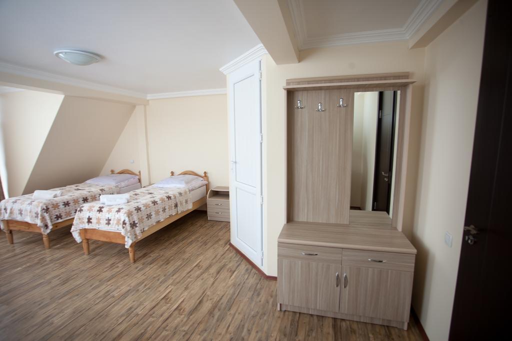 Mestiatour Guest House Bagian luar foto