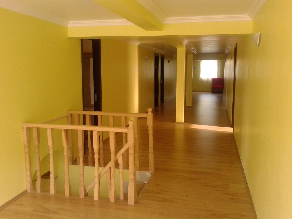 Mestiatour Guest House Bagian luar foto